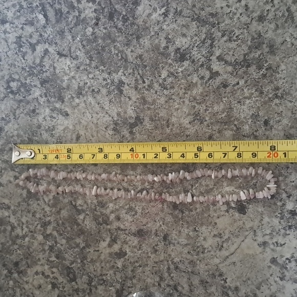 String of polished Kunzite gemstone chips - Picture 5 of 5